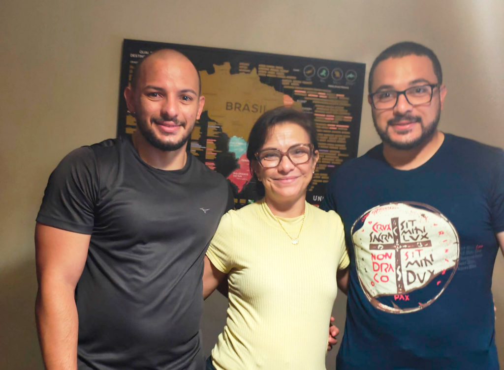 Kátia e seus filhos Maternidade e carreira: uma história real sobre conciliar, aprender e seguir em frente